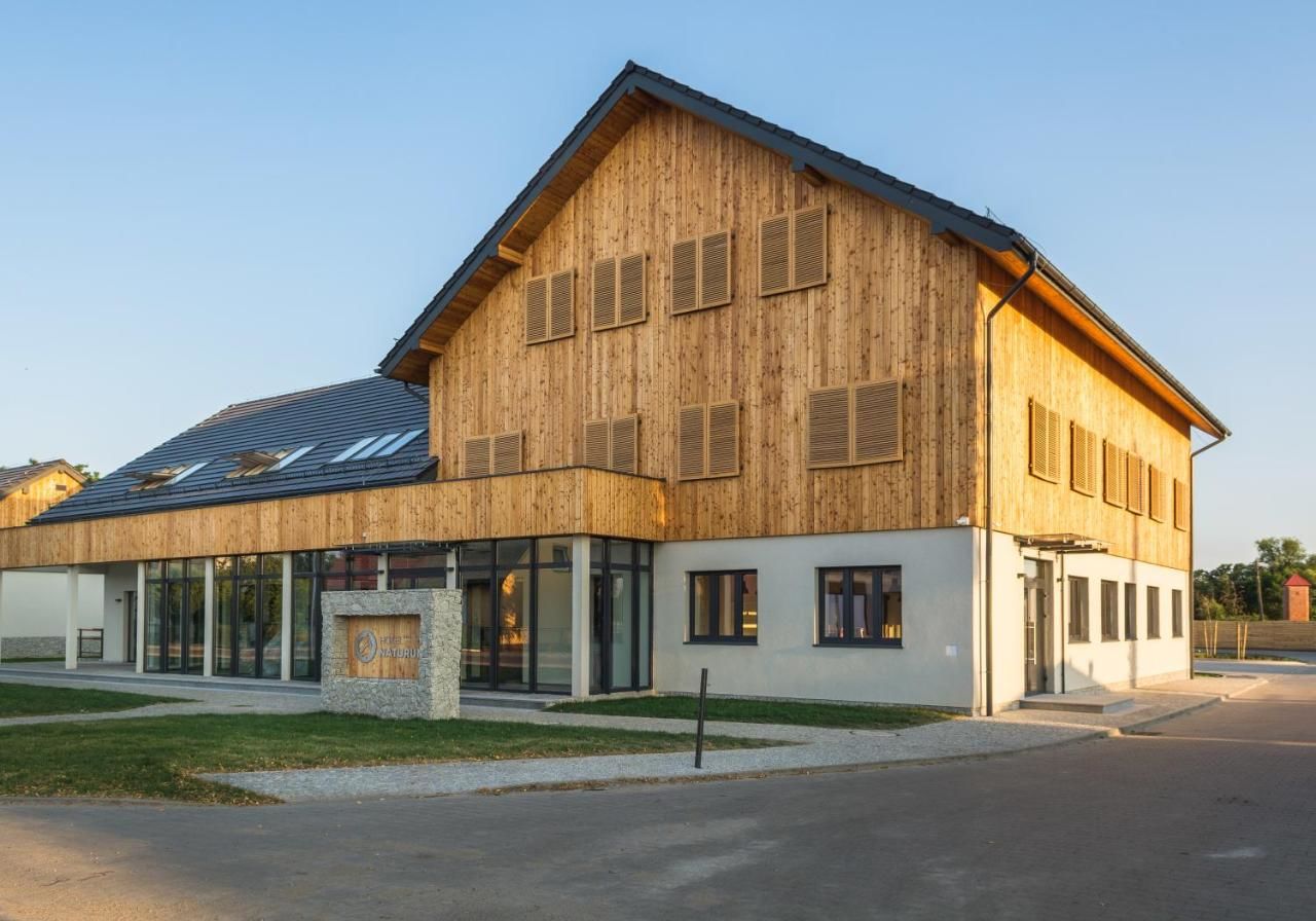 Отель Hotel Naturum Милич-4